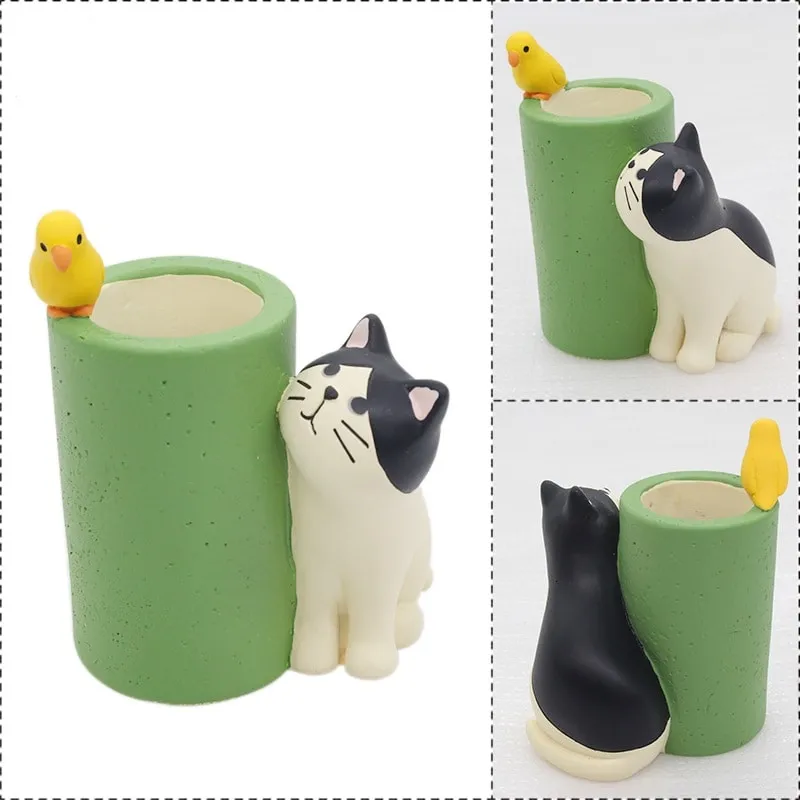 Cute Cat Catching Mice Pen Holder