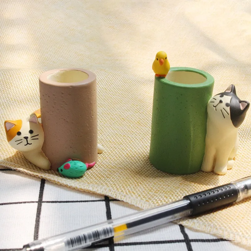 Cute Cat Catching Mice Pen Holder