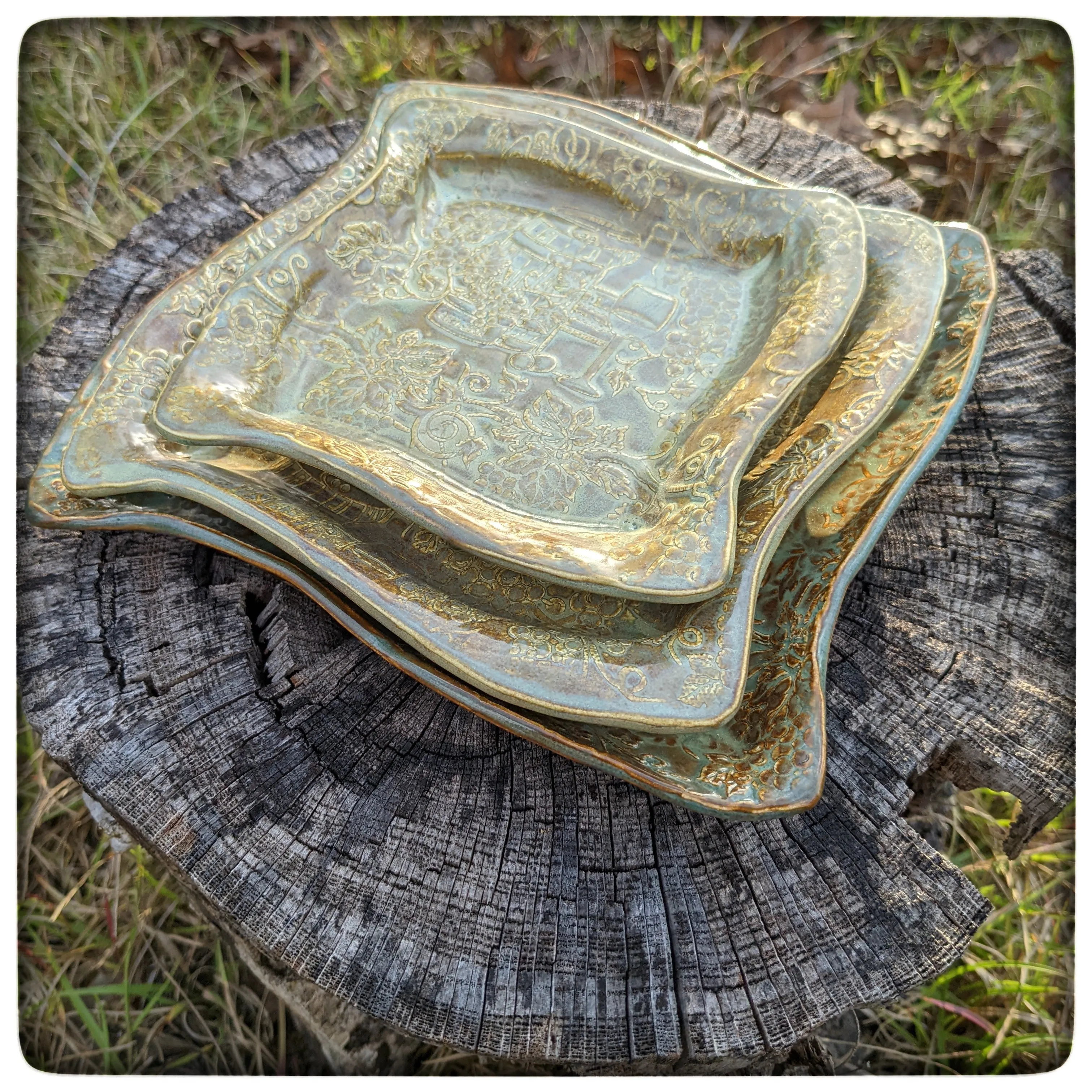 Grapevine swoopy square plate (7 inch)