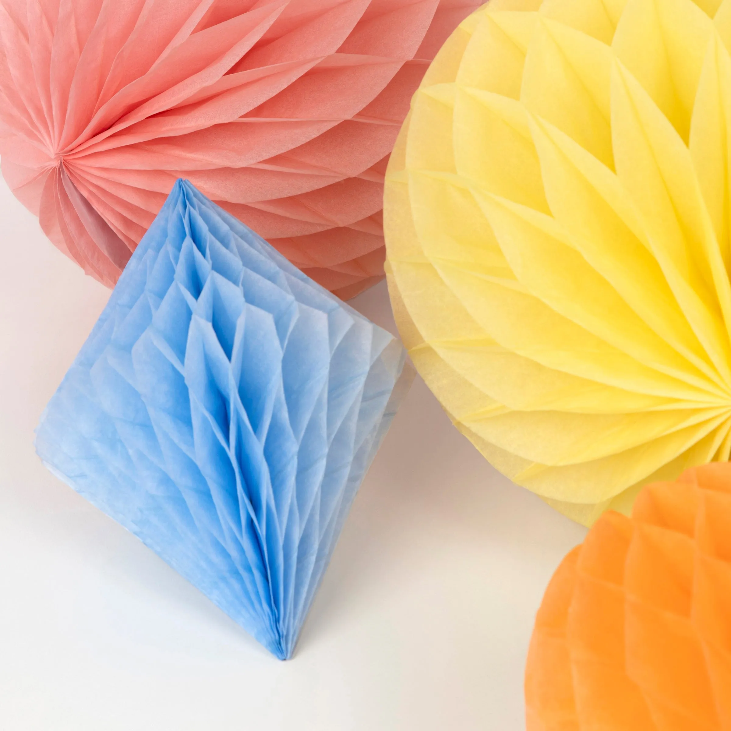 Pastel Honeycomb Decoration Kit (x 16)