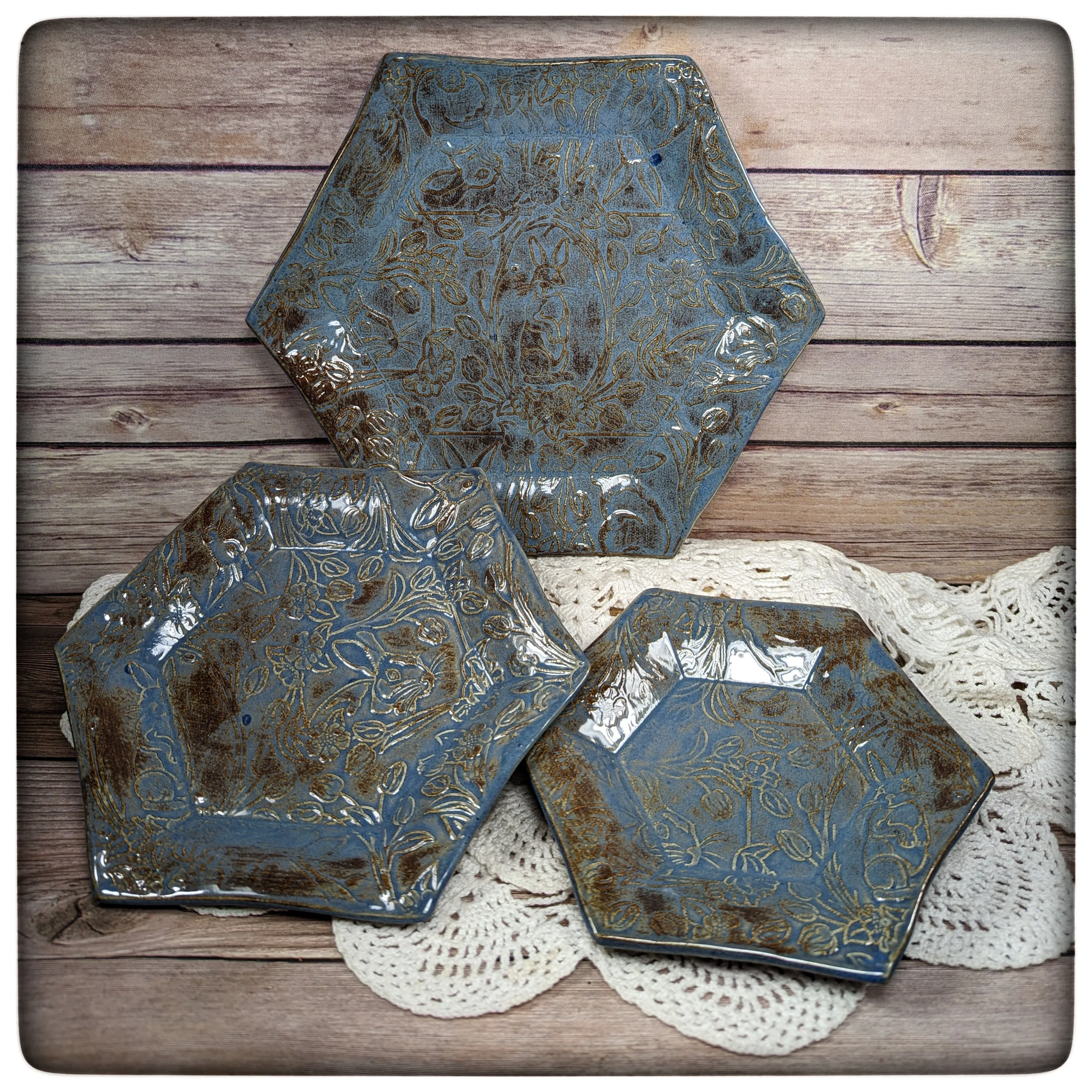 Rabbit hexagon dish (7 inch)