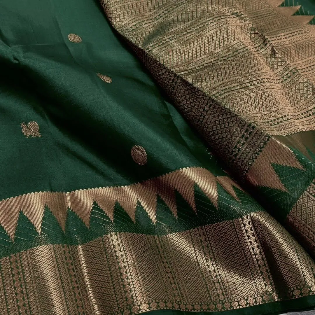 Resplendent Dark Green Soft Silk Saree With Charismatic Blouse Piece
