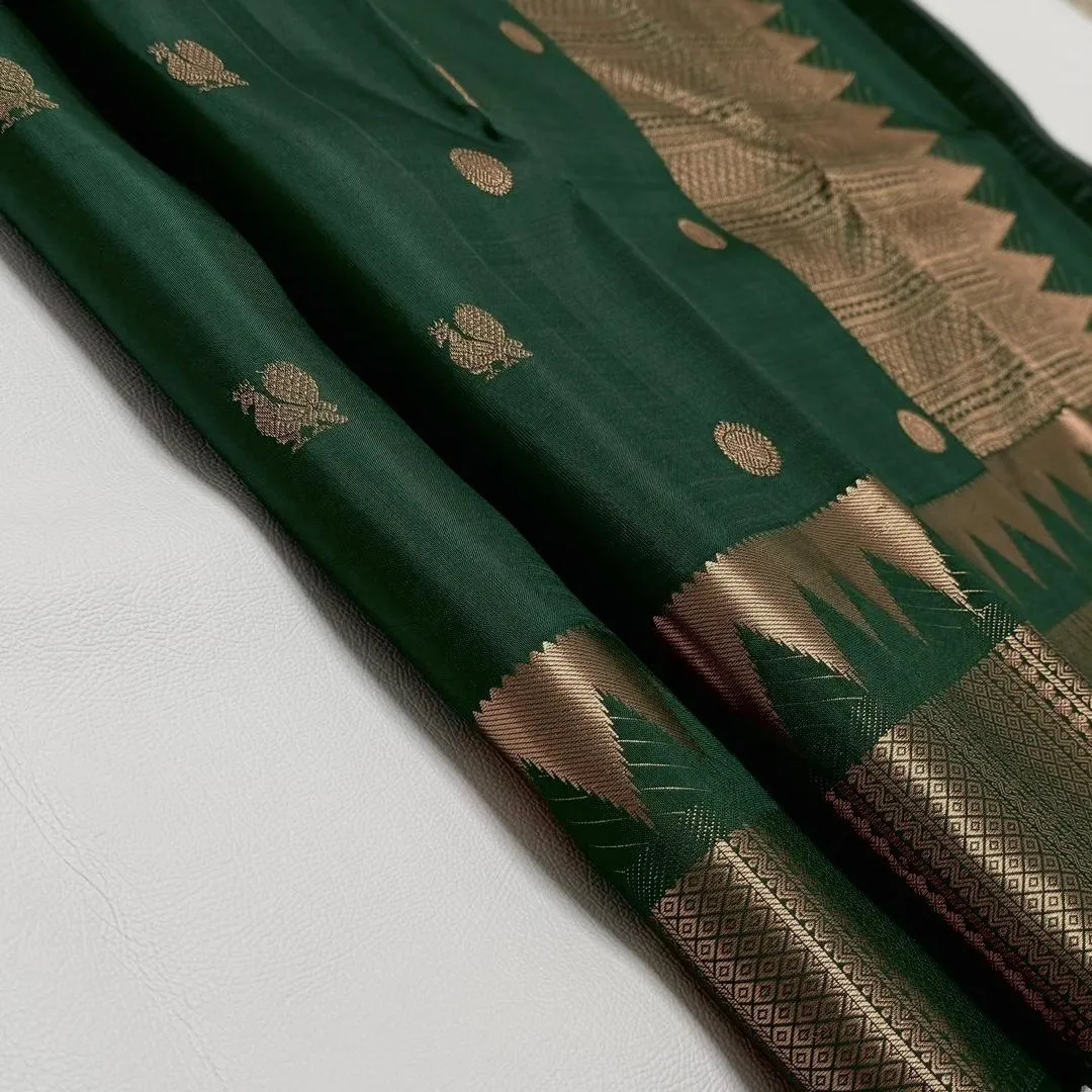 Resplendent Dark Green Soft Silk Saree With Charismatic Blouse Piece