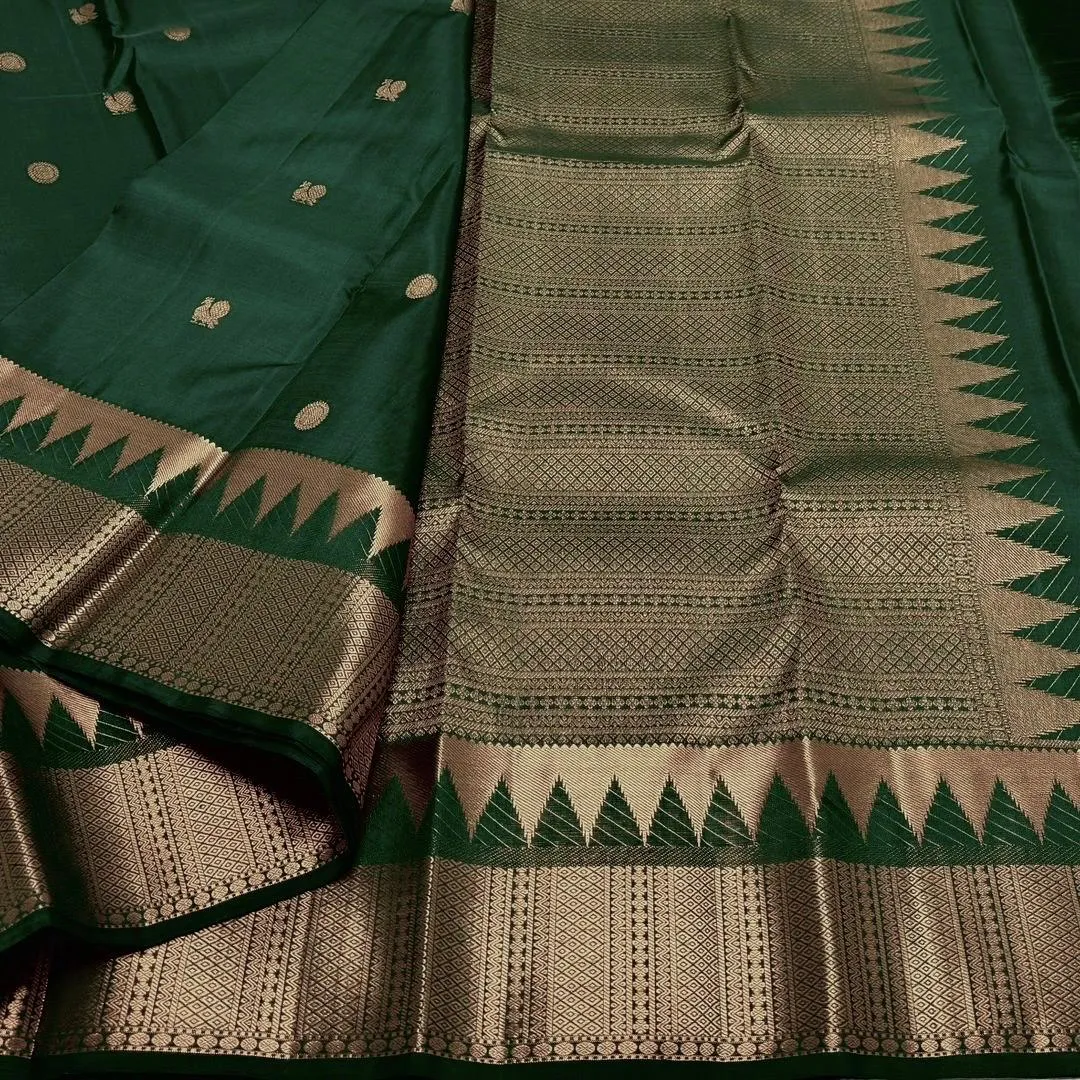 Resplendent Dark Green Soft Silk Saree With Charismatic Blouse Piece