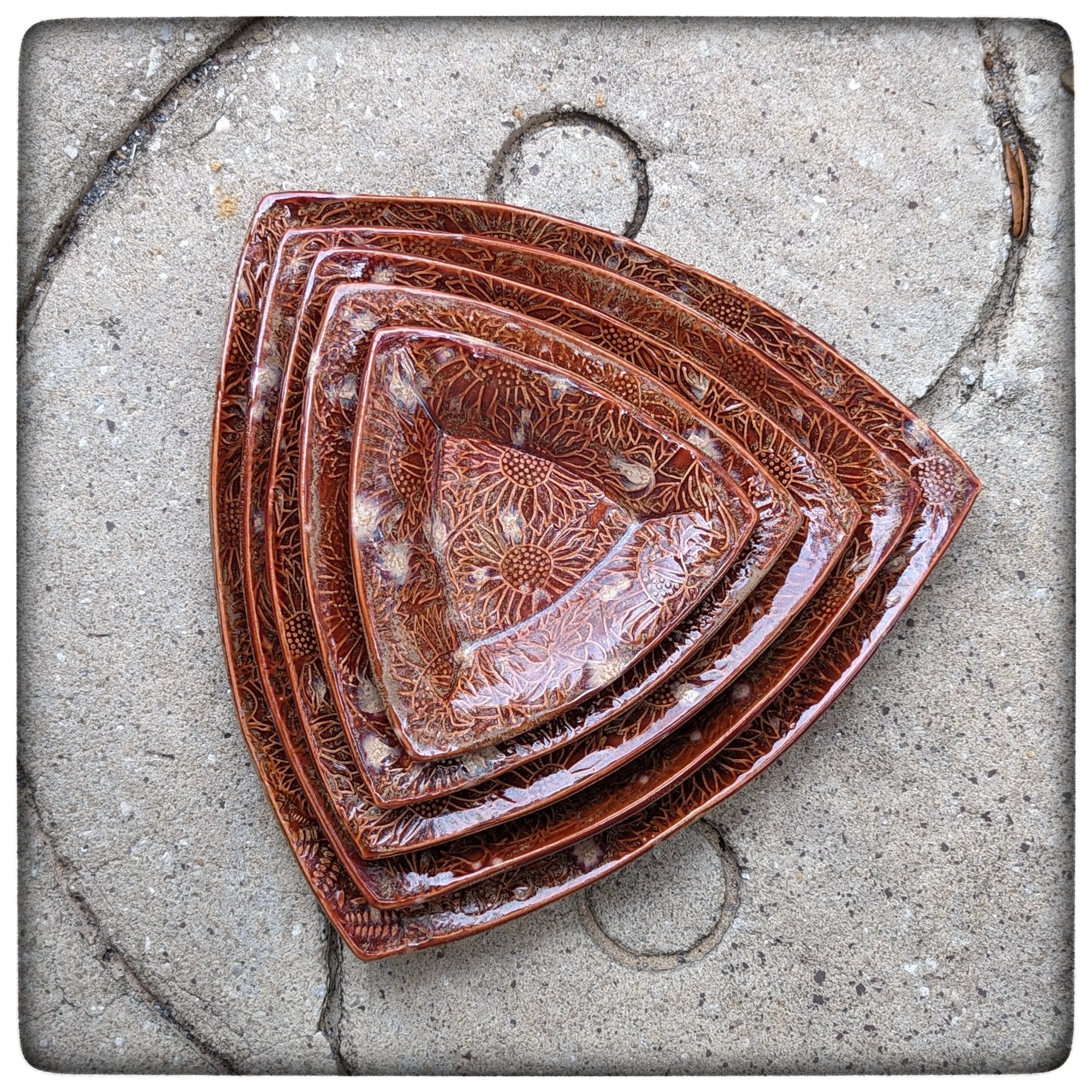 Sunflower triangle dish (5.5 inch)