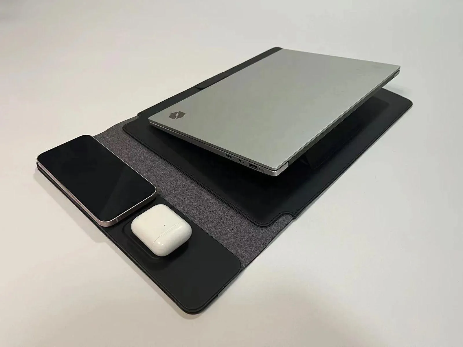 Wireless Charging Laptop Sleeve Bag | Desktop Charging Mat for Laptop |Travel Laptop Case- Pack of 1