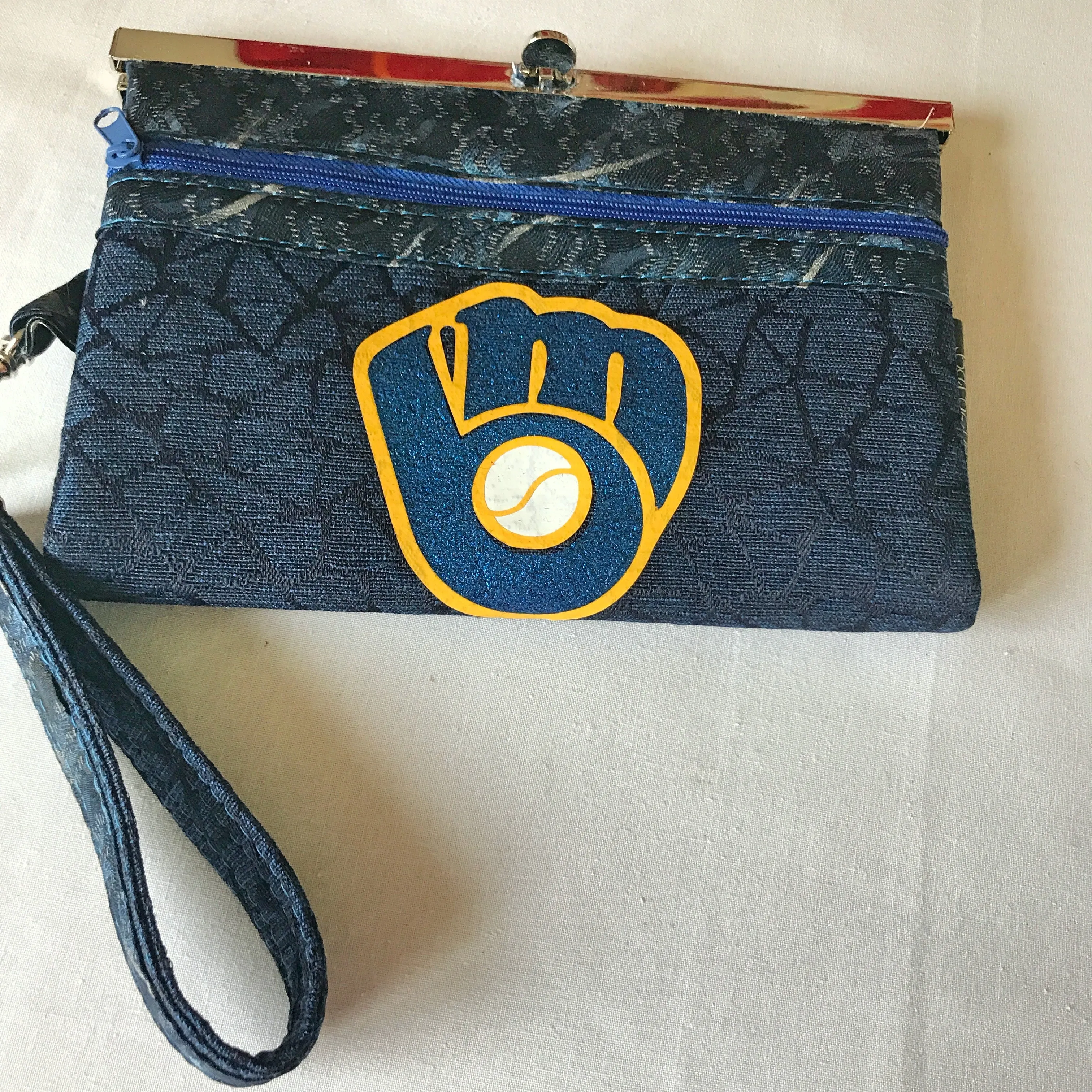 Wisconsin Brewers Woman Wallet, Wristlet, Purse - Wallet Deluxe, Barbz.net